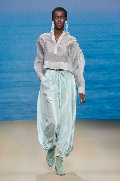 Look 25